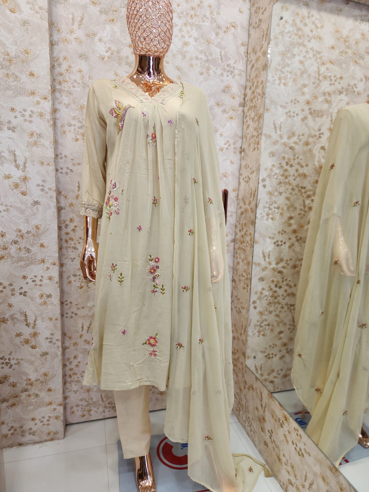 Ivory Floral Threadwork Kurta Set